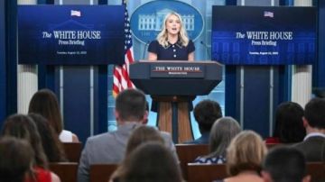 أمك .. سكرتيرة ترامب تجيب على سؤال صحفي أمريكي من إختار بودابست ؟ 