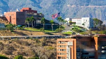 الرئيس الفنزويلي: جماعة إرهابية خططت لزرع عبوة ناسفة بالسفارة الأمريكية