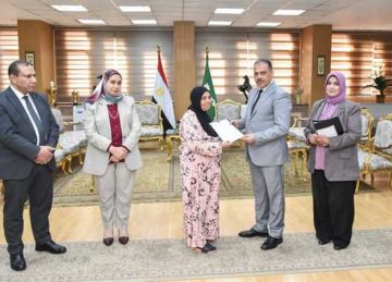 تسليم عقود وحدات سكنية بديلة للمستحقين من متضرري إزالة عمارات الصوامع بالزقازيق