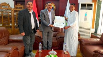 لجهودهم فى إقامة سواتر لمنع السيول.. محافظ مطروح يكرم المتميزين بمجلس المدينة