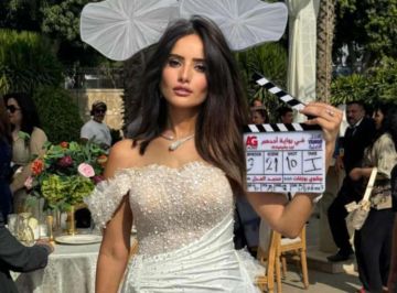 زينة تكشف عن إصابتها خلال تصوير مسلسل ورد وشيكولاتة زينة تكشف عن إصابتها خلال تصوير مسلسل ورد وشيكولاتة