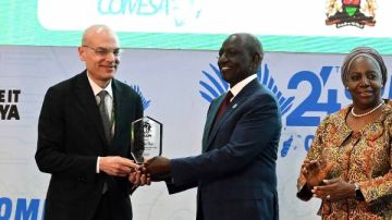 في حفل توزيع جوائز قمة الكوميسا.. منح المصرية فريدة عيد جائزة أفضل مصممة لعام 2025