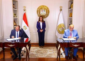 لمدة عشر سنوات.. محافظ بورسعيد يوقع عقد عمل شركة النطافة الجديدة بحضور وزير التنمية المحلية