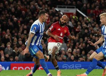 مانشستر يونايتد يضرب برايتون برباعية في الدوري الإنجليزي (فيديو)