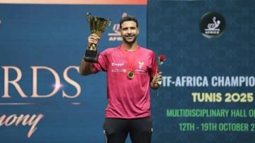 مشادة بين عمر عصر وزميله محمود أشرف خلال مباراة مصر ونيجيريا في بطولة أفريقيا لتنس الطاولة