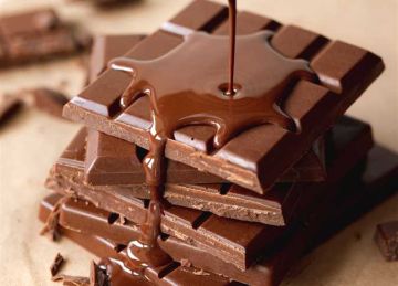 هتزود وزنك وترفع السكر.. ماذا يحدث لجسمك حين الإفراط في تناول الشوكولاتة؟