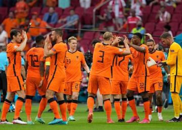 جاكبو يقود تشكيل منتخب هولندا ضد فنلندا في تصفيات كأس العالم 2026 جاكبو يقود تشكيل منتخب هولندا ضد فنلندا في تصفيات كأس العالم 2026