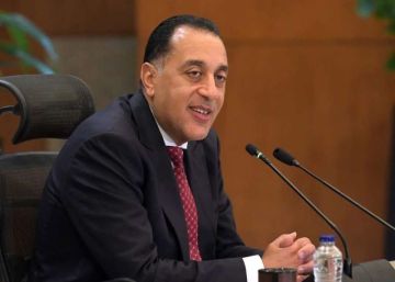 رئيس الوزراء يهنئ الدكتور خالد العناني بفوزه بمنصب مدير منظمة اليونسكو رئيس الوزراء يهنئ الدكتور خالد العناني بفوزه بمنصب مدير منظمة اليونسكو