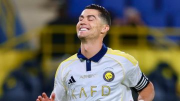 رونالدو يكسر الصمت.. أول تعليق بعد إقصاء النصر من كأس الملك السعودي رونالدو يكسر الصمت.. أول تعليق بعد إقصاء النصر من كأس الملك السعودي