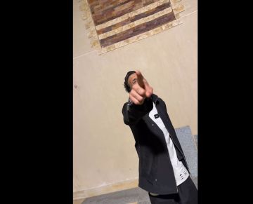 ظهور مطرب مصري عقب خروجه من السجن يثير تساؤلات