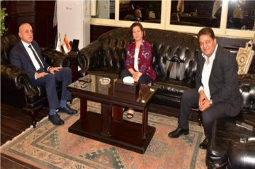 محافظ الأقصر يلتقي إدارة مهرجان الأقصر للسينما الأفريقية لمناقشة استعدادات الدورة الخامسة عشرة محافظ الأقصر يلتقي إدارة مهرجان الأقصر للسينما الأفريقية لمناقشة استعدادات الدورة الخامسة عشرة