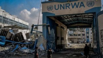 إعلام عبري : سلطات الاحتلال لن تسمح للأونروا بالعمل في غزة إعلام عبري : سلطات الاحتلال لن تسمح للأونروا بالعمل في غزة
