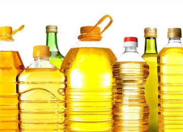 التموين تطرح زجاجة زيت بسعر مخفض وبشكل حر في المجمعات الاستهلاكية التموين تطرح زجاجة زيت بسعر مخفض وبشكل حر في المجمعات الاستهلاكية