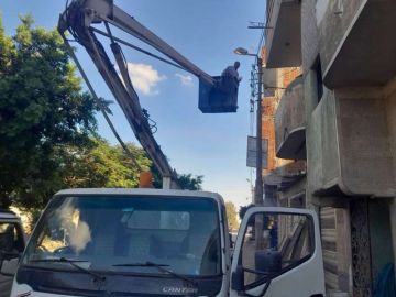 تكثيف أعمال رفع كفاءة الطرق والإنارة بعدد من المناطق بمركز كفر الشيخ