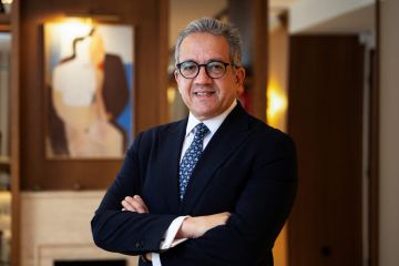 خالد العناني أول مصري وعربي يفوز برئاسة اليونسكو.. والسيسي مهنئا: إنجاز تاريخي 