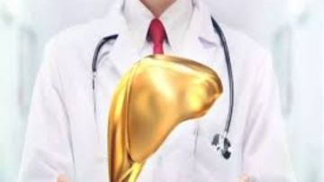 خمسة أغذية تدمر الكبد ببطء.. رقم 3 يأكله الكثير يوميا دون علم