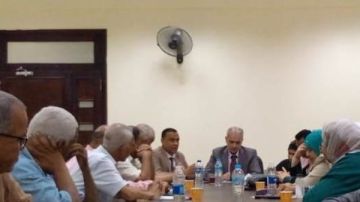 رئيس جامعة أسوان يشدد بالمتابعة اليومية لسير العمل داخل مختلف الإدارات رئيس جامعة أسوان يشدد بالمتابعة اليومية لسير العمل داخل مختلف الإدارات