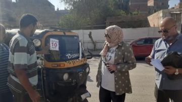 رئيس مدينة قويسنا تشن حملة لتوحيد تعريفة التوك توك بـ10 جنيهات