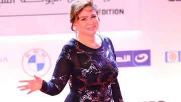 فستان إلهام شاهين المحتشم في ختام الجونة يخطف الأنظار شاهد فستان إلهام شاهين المحتشم في ختام الجونة يخطف الأنظار شاهد