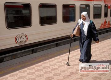 مشاجرة بين عائلتين.. استئناف حركة القطارات بعد توقفها لمدة 10 دقائق بـ قنا مشاجرة بين عائلتين.. استئناف حركة القطارات بعد توقفها لمدة 10 دقائق بـ قنا