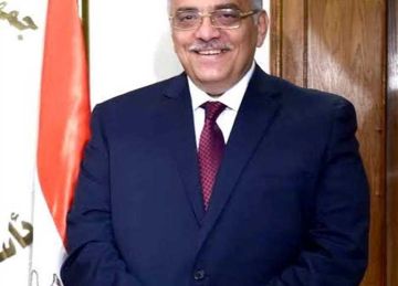 وزير الصحة يهنئ مستشاره لشؤون الطوارئ والرعايات العاجلة بتعيينه عضوا بمجلس الشيوخ