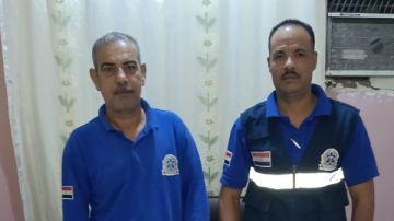 أمانة تتحدى إغواء الأموال.. مسعف وسائق يسلمان 115 ألف جنيه وآيفون للشرطة بنجع حمادي