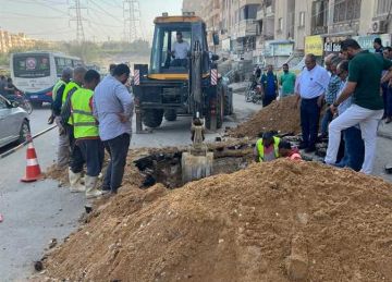 بعد كسر بخط رئيسي.. قطع المياه عن حدائق الأهرام لحين الانتهاء من إصلاحه بعد كسر بخط رئيسي.. قطع المياه عن حدائق الأهرام لحين الانتهاء من إصلاحه