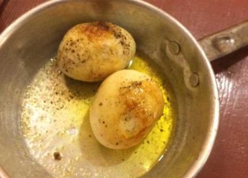 بيض مدحرج على أصوله .. سر اللون الذهبي في فطار الجمعة زي المطاعم  بيض مدحرج على أصوله .. سر اللون الذهبي في فطار الجمعة زي المطاعم