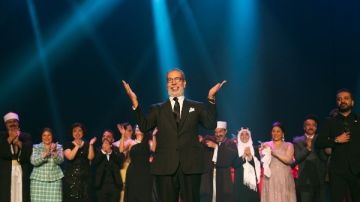 في لمسة وفاء.. مدحت العدل يهدي مسرحية أم كلثوم إلى الراحل سامي العدل وابنه