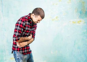 لو بتعاني من مشاكل القولون.. 3 مشروبات طبيعية تخفف الألم