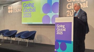 وزير التعليم العالي يشارك في إطلاق تقرير دولي حول التعليم الرقمي بمصر وزير التعليم العالي يشارك في إطلاق تقرير دولي حول التعليم الرقمي بمصر