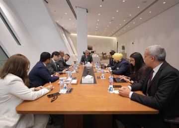 وزير السياحة يلتقي مسؤولي مدرسة لوزان للفندقة بسويسرا