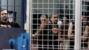 صور مسربة من سجن كتسيعوت تكشف فظائع الانتهاكات بحق الأسرى الفلسطينيين صور مسربة من سجن كتسيعوت تكشف فظائع الانتهاكات بحق الأسرى الفلسطينيين