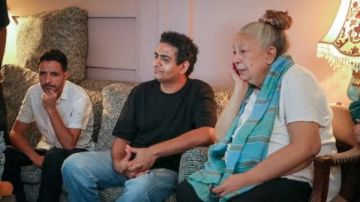 لدعم أحمد الفيشاوي نجلها.. زيارة سمية الألفي في تصوير فيلم سفاح التجمع