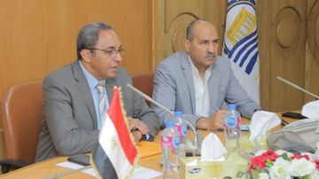 محافظ قنا يبحث تطوير منظومة النظافة وتعزيز خدمات النقل داخل المراكز محافظ قنا يبحث تطوير منظومة النظافة وتعزيز خدمات النقل داخل المراكز