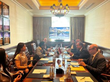 وزير الخارجية يلتقي رئيس مجموعة شركات UFLEX صور وزير الخارجية يلتقي رئيس مجموعة شركات UFLEX صور