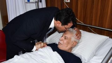 وزير الرياضة يزور حسن شحاتة في المستشفى للاطمئنان على حالته الصحية