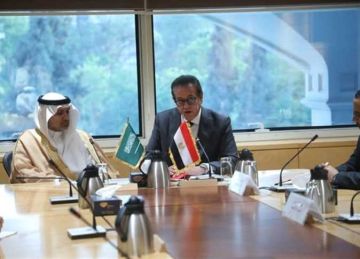 وزير الصحة يبحث مع نظيره السعودي تعزيز التعاون الصحي المشترك وتوطين الصناعات الدوائية وزير الصحة يبحث مع نظيره السعودي تعزيز التعاون الصحي المشترك وتوطين الصناعات الدوائية