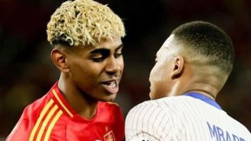 اتركوه وشأنه.. مبابي يدافع عن لامين يامال