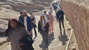 انتعاش حركة السياحة .. إقبال الأجانب على زيارة دير سانت كاترين صور