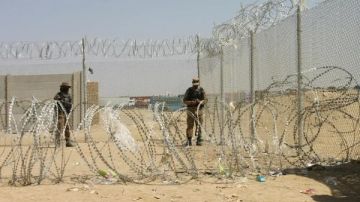 تبادل إطلاق نار بين أفغانستان وباكستان.. وطالبان تزعم: سيطرنا على مواقع على الحدود تبادل إطلاق نار بين أفغانستان وباكستان.. وطالبان تزعم: سيطرنا على مواقع على الحدود