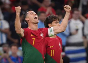 كريستيانو رونالدو يقود تشكيل منتخب البرتغال ضد أيرلندا في تصفيات كأس العالم كريستيانو رونالدو يقود تشكيل منتخب البرتغال ضد أيرلندا في تصفيات كأس العالم