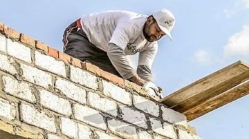 ما حكم إخراج الزكاة في عمل تسقيف للبيوت؟.. الإفتاء تجيب