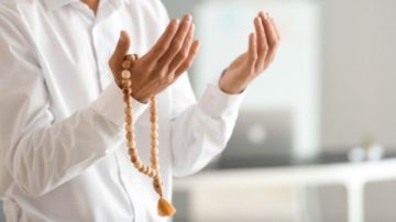 هل التوسل بالأولياء الصالحين فى الدعاء لتحقيق المراد شرك بالله؟..على جمعة يوضح هل التوسل بالأولياء الصالحين فى الدعاء لتحقيق المراد شرك بالله؟..على جمعة يوضح