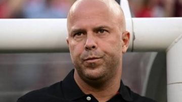 بعد تراجع نتائج ليفربول.. شكوك تحيط بمستقبل آرني سلوت إيه الحكاية؟ بعد تراجع نتائج ليفربول.. شكوك تحيط بمستقبل آرني سلوت إيه الحكاية؟