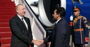 رئيس أذربيجان يصل مصر للمشاركة في قمة السلام بشرم الشيخ