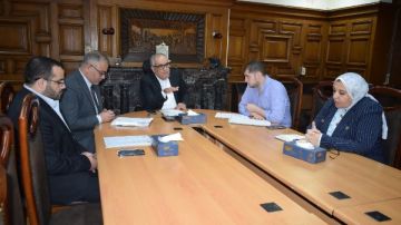 رئيس هيئة التأمين الصحي يعقد اجتماعا موسعا مع مديري الفروع لمتابعة الخدمات الطبية المقدمة رئيس هيئة التأمين الصحي يعقد اجتماعا موسعا مع مديري الفروع لمتابعة الخدمات الطبية المقدمة