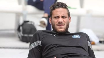 رمضان صبحي يسافر إلى ألمانيا على نفقته الخاصة للاطمئنان على إصابة الركبة