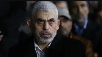 شاهد.. الاحتلال الإسرائيلي يبث فيديو جديد للسنوار في غزة شاهد.. الاحتلال الإسرائيلي يبث فيديو جديد للسنوار في غزة