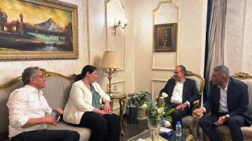 محافظ أسوان يلتقى المدير العام لمنظمة اليونسكو ونائب رئيس مفوضية الإتحاد الإفريقى محافظ أسوان يلتقى المدير العام لمنظمة اليونسكو ونائب رئيس مفوضية الإتحاد الإفريقى